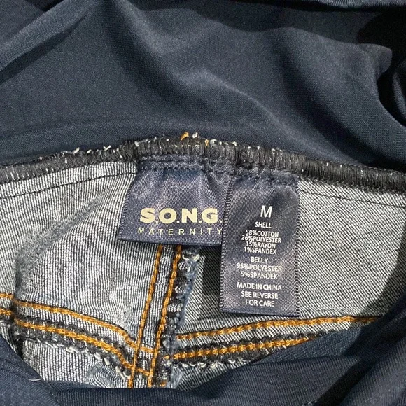 S.O.N.G Maternity Curvy Shorts Size Medium - Picture 6 of 6